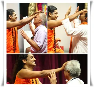 http://nithyananda.org/sites/default/files/photo-gallery/darshan_1.jpg