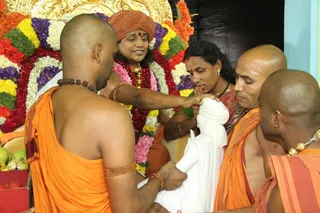Swamiji Energizing New Gurumurthy Deity