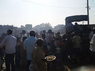http://nithyananda.org/sites/default/files/photo-gallery/free%20meals%20being%20served_0.jpg