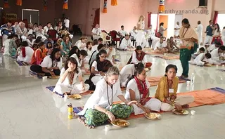https://www.nithyananda.org/sites/default/files/photo-gallery/inner-awakening-participants-taking-lunch.jpg?1311430973