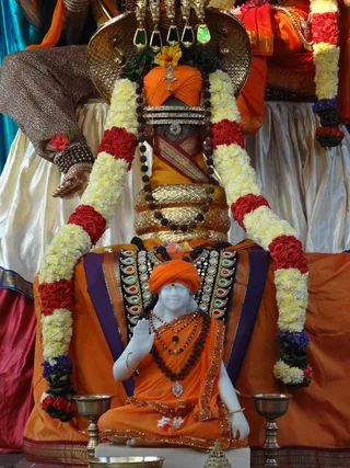 http://nithyananda.org/sites/default/files/photo-gallery/murthy.jpg