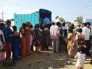 http://nithyananda.org/sites/default/files/photo-gallery/queue%20of%20affected%20people%20being%20served%20free%20food_0.jpg