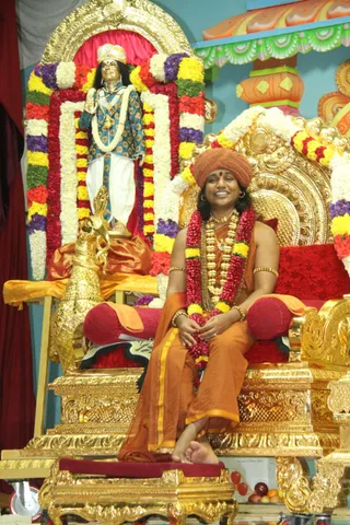 http://nithyananda.org/sites/default/files/photo-gallery/swami10.jpg