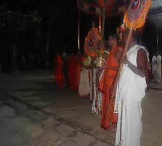 Brahmacharis and sanyasis of Nithyananda order With Purna Kumba to Welcome Ceremonial offerings from Arunachleswara temple.