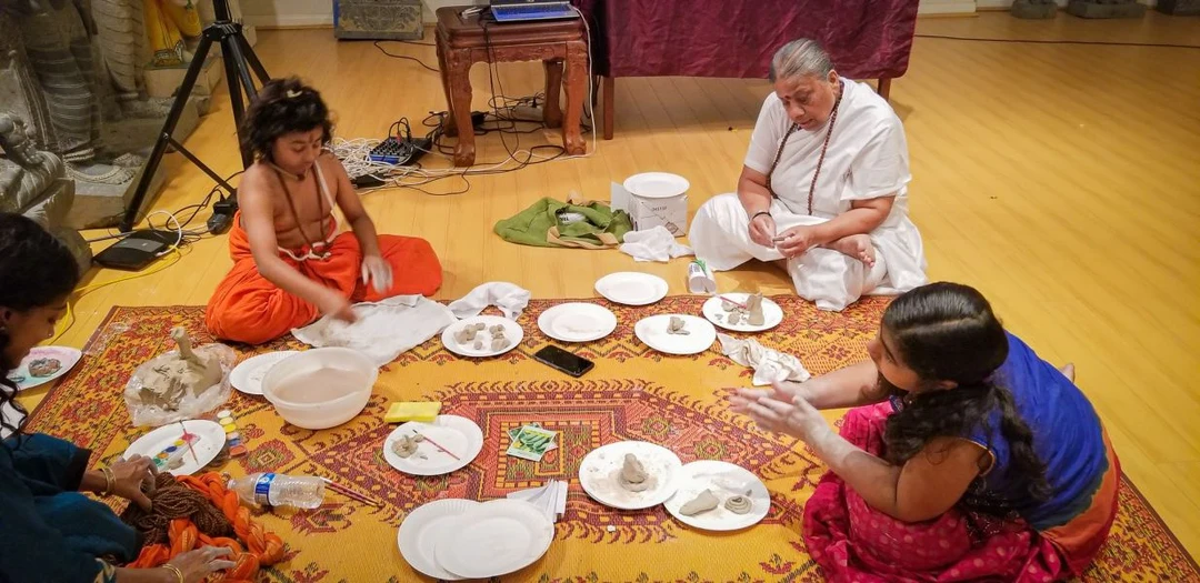 KAILASA-LOS-ANGELES--USA-2019-09-01-1RZjGwAfJJ6Z6k9S73RYvH2D5axuyzBTX.jpg