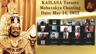 Composite graphic titled "KAILASA Toronto Mahavakya Chanting, Date: May 14, 2022" on a gold background. Left panel shows a large gilded statue figure wearing an ornate gold crown with black and red inlay, a crescent moon ornament, heavy gold jewellery and a red tilak, beside a small inset portrait of a person in orange robes. The right side holds a grid of about fifteen video-call tiles of participants, many raising open palms, with a gold emblem in the top corner. No physical people are present in the scene itself; the people shown are on screens and in an illustration.
