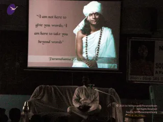 2009-Nithyananda-Youth-Foundation-Offers-Eyecheckup-to-Students