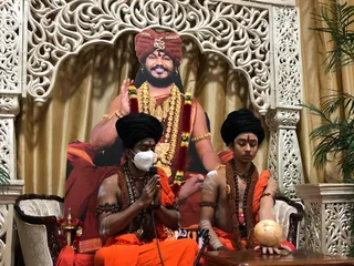 KAILASA-LOS-ANGELES--USA-2020-12-25-19NSM3cwI-CZEA-QHIHslXHMKxIpletQK.jpg