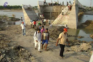 September 2006 - Sindhanur flood relief