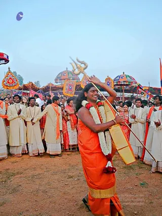 20080101 more procession 070115.jpg