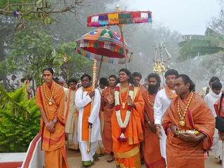 20080101 more-procession-temple 070396.jpg