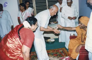 2002 - Pada puja and blessing citizens in Salem