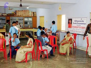 2009-Nithyananda-Youth-Foundation-Offers-Eyecheckup-to-Students