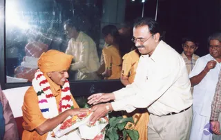 January 2004 - The SPH leaves India on Vijaya Yatra (world tour)