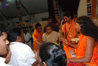 20080717 more darshan 0110 CMP WM.jpg