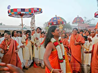 20080101 more procession 070080.jpg