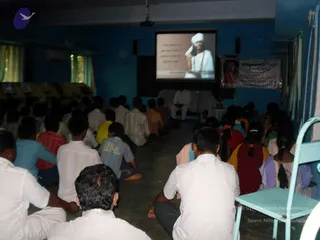 2009-Nithyananda-Youth-Foundation-Offers-Eyecheckup-to-Students