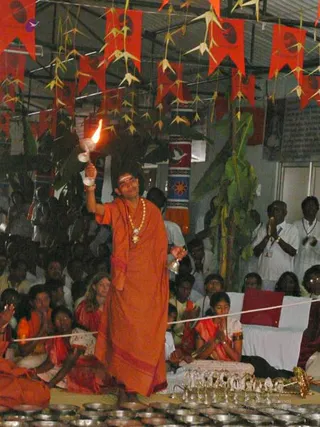 20080101 more-procession-temple 070613.jpg