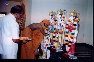2004 - Pada Puja in Madurai Shirdi sai Baba temple