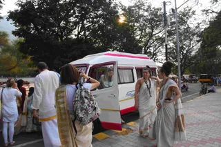 Oneness with the Avatar - Day 2 - Kailasa in Tiruvannamalai
