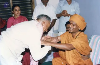 2002 - Pada puja and blessing citizens in Salem