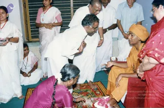 2002 - Pada puja and blessing citizens in Salem