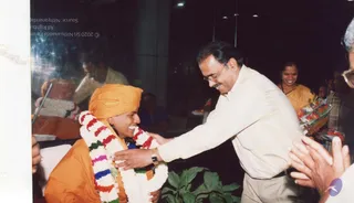 January 2004 - The SPH leaves India on Vijaya Yatra (world tour)
