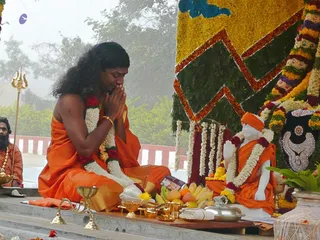 20080101 more-procession-temple 070614.jpg