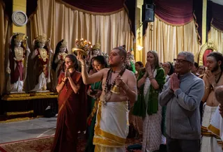 KAILASA-LOS-ANGELES--USA-2019-12-20-1AnaumWjkUqNIFkmqoyBQgc1nLgadxMCL.jpg