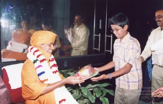 January 2004 - The SPH leaves India on Vijaya Yatra (world tour)
