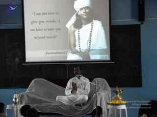 2009-Nithyananda-Youth-Foundation-Offers-Eyecheckup-to-Students