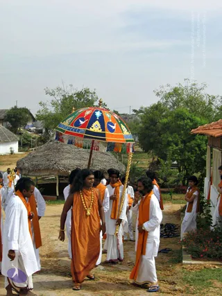 20071223 blessingashramites 1736 CMP WM.jpg
