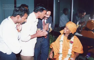 January 2004 - The SPH leaves India on Vijaya Yatra (world tour)