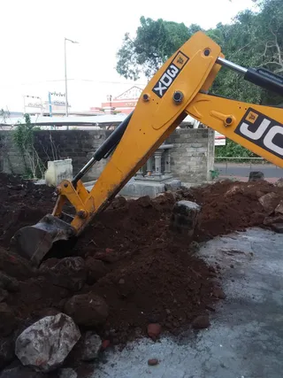 22 Feb 2021 - Mata Vibhutananda Puri Samadhi construction 7.jpeg