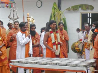 20080101 more-procession-temple 070399.jpg