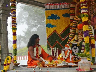 20080101 more-procession-temple 070610.jpg