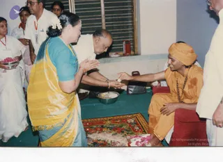 2002 - Pada puja and blessing citizens in Salem