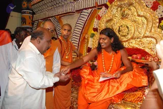 20080717 more darshan 0349 CMP WM.jpg