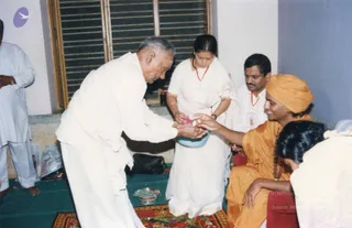 2002 - Pada puja and blessing citizens in Salem
