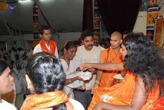 20080717 more darshan 0088 CMP WM.jpg