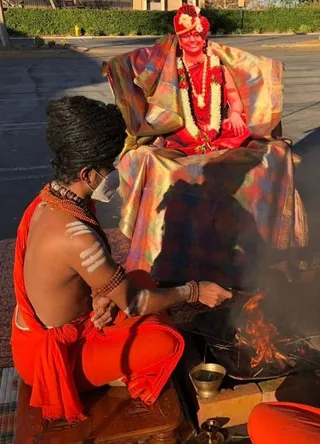 KAILASA-LOS-ANGELES--USA-2020-12-16-1Hvf6PNBjeyDrV1fKUVj3V057ZzDD 2Dl.jpg