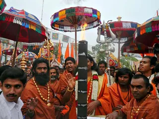20080101 more-procession-temple 070322.jpg