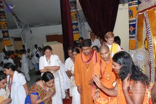20080717 more darshan 0378 CMP WM.jpg