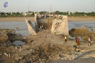September 2006 - Sindhanur flood relief