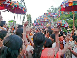 20080101 more procession 070026.jpg
