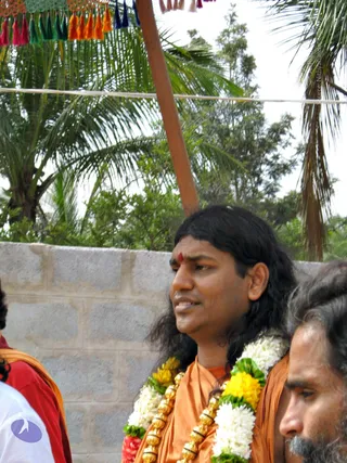 20071223 blessingashramites 1675 CMP WM.jpg