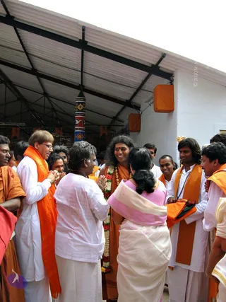 20071223 blessingashramites 1637 CMP WM.jpg