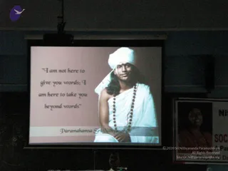 2009-Nithyananda-Youth-Foundation-Offers-Eyecheckup-to-Students