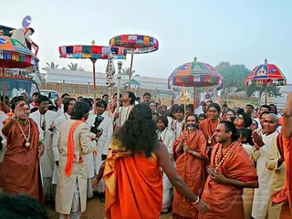 20080101 more procession 070079.jpg