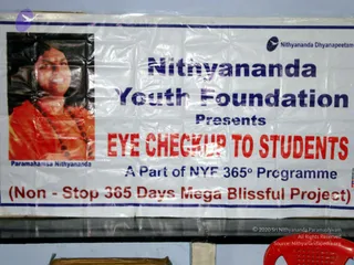 2009-Nithyananda-Youth-Foundation-Offers-Eyecheckup-to-Students